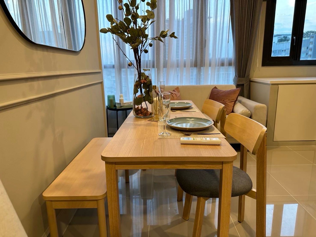 For RentCondoRatchadapisek, Huaikwang, Suttisan : For rent XT Huaikhawng (XT Huai Khwang) 1 bedroom, 1 bathroom, separate kitchen, 30 sq m., 19th floor, Building B, city view, complete furniture and appliances, 17,000 baht.