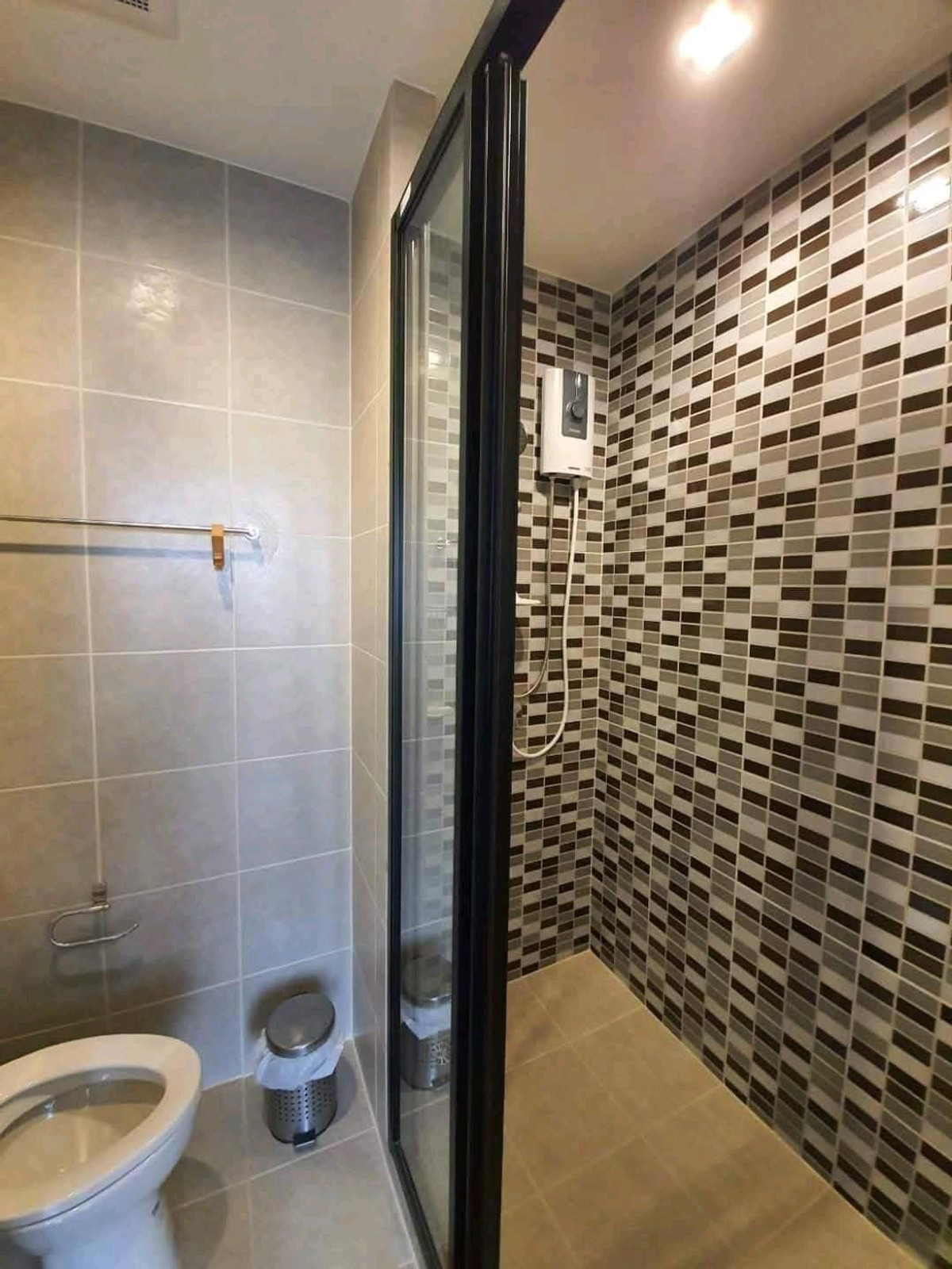 For RentCondoBang kae, Phetkasem : ✨ Good position room, high floor, east facing, light morning sun, walk to MRT only 120 m., with Home Automation.