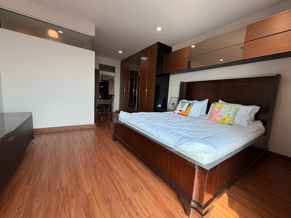 For SaleCondoRama3 (Riverside),Satupadit : For sale/rent Supalai Prima Riva Rama 3 | 3 bedrooms, high floor, river view ________________________________________ Luxury riverfront condo Supalai Prima Riva Rama 3, 42nd floor, area 256 sq m., 3 bedrooms, 5 bathrooms, maids room, panoramic Chao Phraya