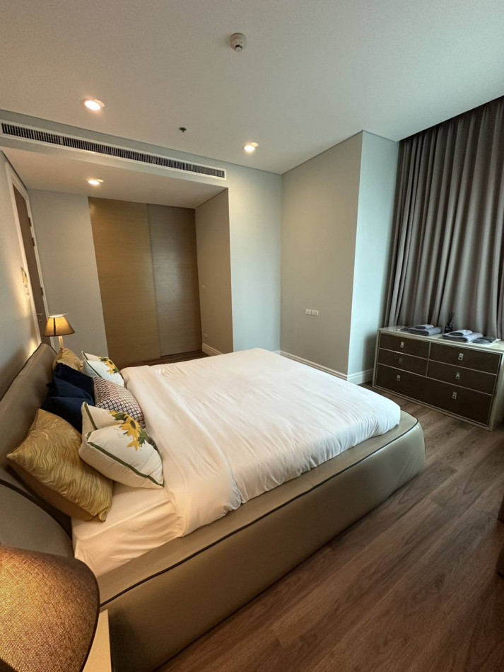 For SaleCondoSukhumvit, Asoke, Thonglor : Condo for sale: Bright Sukhumvit 24. great location, pool view, near Queen Sirikit National Convention Center. 70 sq m.