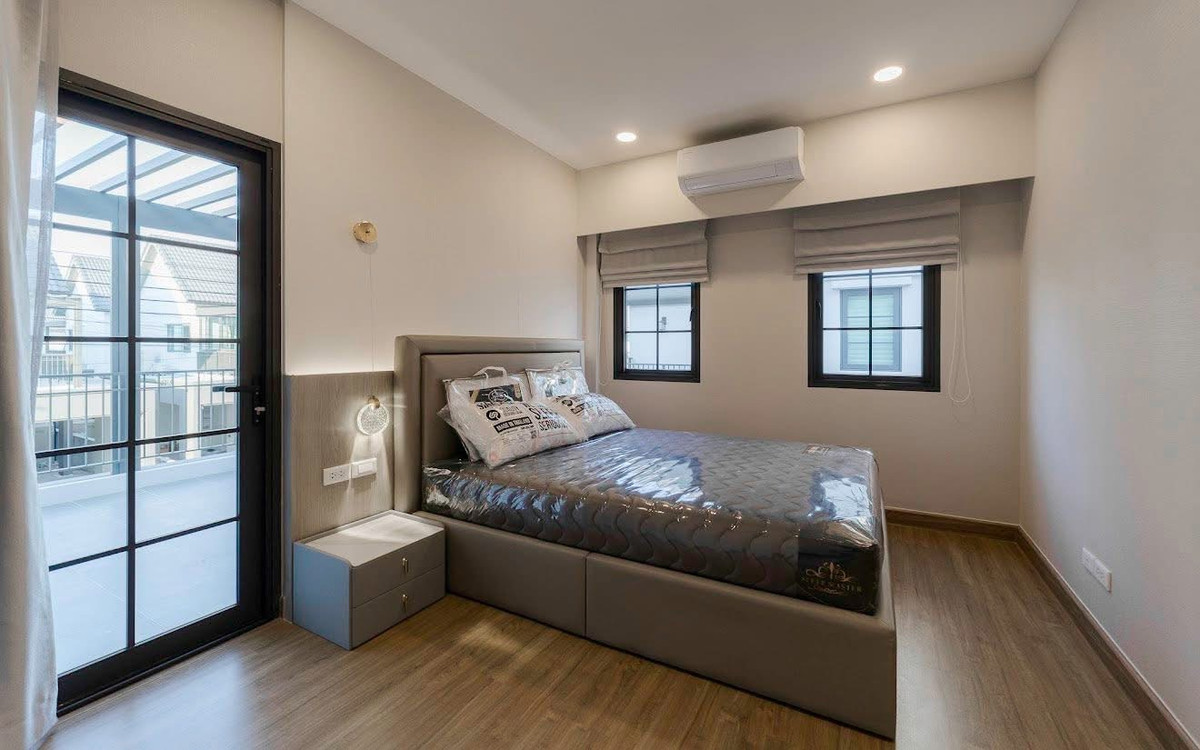 For RentHouseBangna, Bearing, Lasalle : For rent: CENTRO BANGNA, new house, 4 bedrooms.