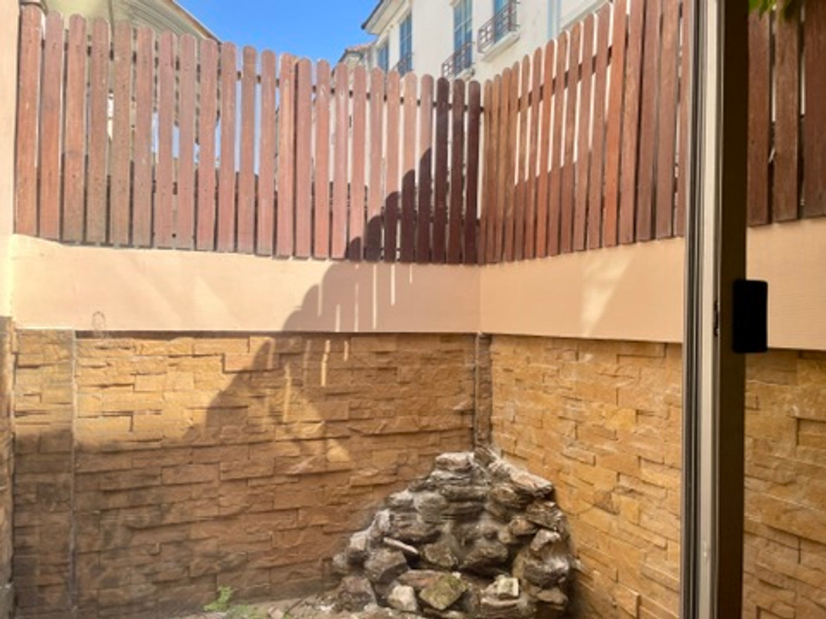 ให้เช่าทาวน์โฮมเลียบทางด่วนรามอินทรา : ปล่อยเช่า Town Home คริสตัล วิลล์ [Crystal Ville] เลียบด่วนเอกมัย-รามอินทรา ประดิษฐ์มนูธรรม 15 ใกล้ทางพิเศษฉลองรัช เพียง 350 เมตร จากเซ็นทรัล อีสวิลล์ 