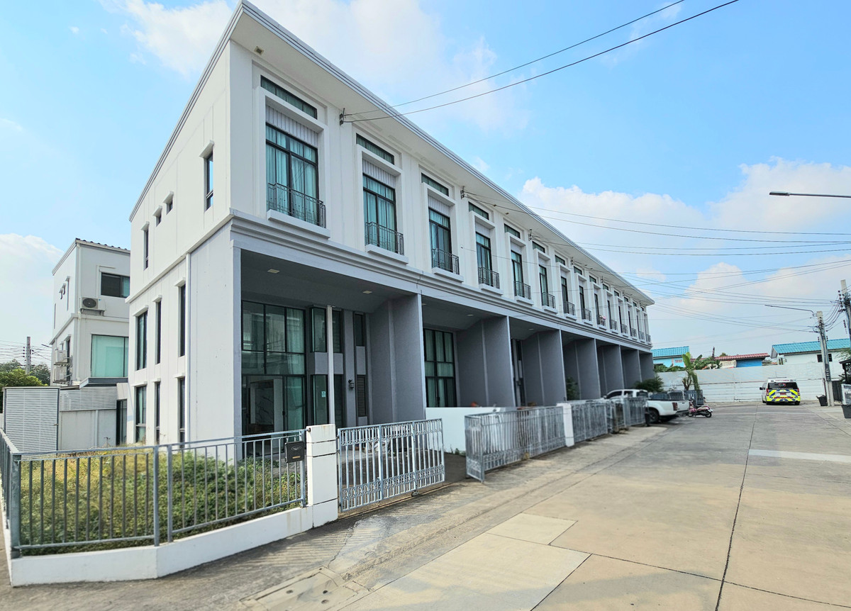 For SaleTownhomeNawamin, Ramindra : Corner townhome for sale, Pruksa Ville, Phahonyothin Ramintra (30.5 sq m.), near BTS Sai Yut.