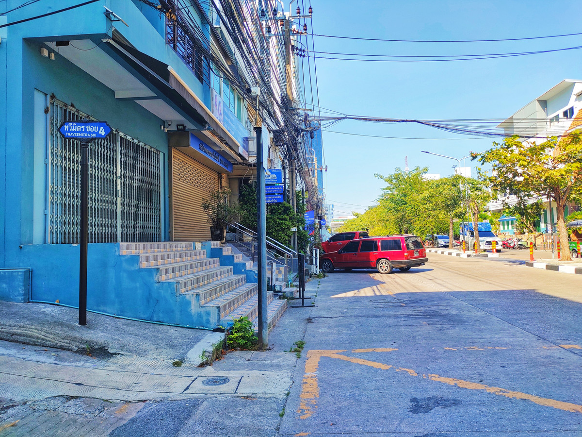 ขายบ้านพระราม 9 เพชรบุรีตัดใหม่ RCA : ขายด่วน!! ราคาดี!! บ้านเดี่ยว 3 ชั้น (รวมดาดฟ้า) หลังมุม เนื้อที่ 57.5 ตรว. หมู่บ้านทวีมิตร ซอย 4 ทำเลทอง ใจกลางเมือง หลังเซ็นทรัลพระราม 9 ใกล้ตึกอสมท. และรถไฟฟ้า MRT พระราม 9