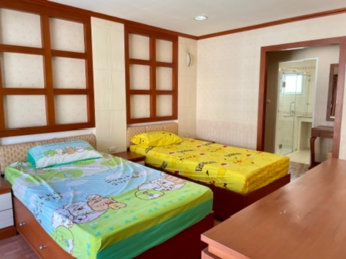 ให้เช่าทาวน์โฮมเลียบทางด่วนรามอินทรา : ปล่อยเช่า Town Home คริสตัล วิลล์ [Crystal Ville] เลียบด่วนเอกมัย-รามอินทรา ประดิษฐ์มนูธรรม 15 ใกล้ทางพิเศษฉลองรัช เพียง 350 เมตร จากเซ็นทรัล อีสวิลล์ 