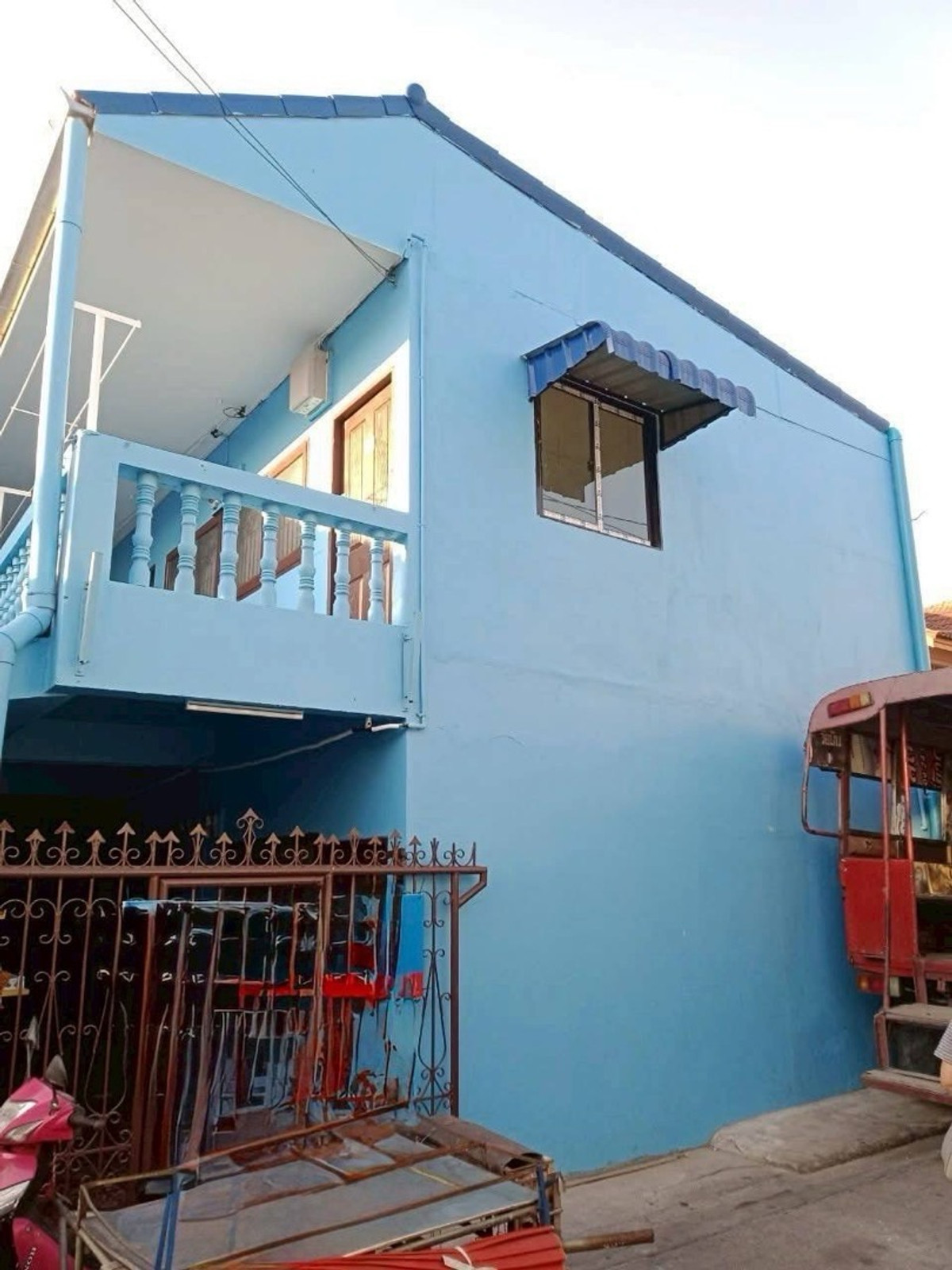 For SaleHotel&Apartment BusinessLadkrabang, Suwannaphum Airport : Dormitory for sale, building, room for rent, 2 floors, 10 rooms, Soi Chalerm, Chaloem Phrakiat Rama 9, land 30 sq m, good price, suitable for investment.