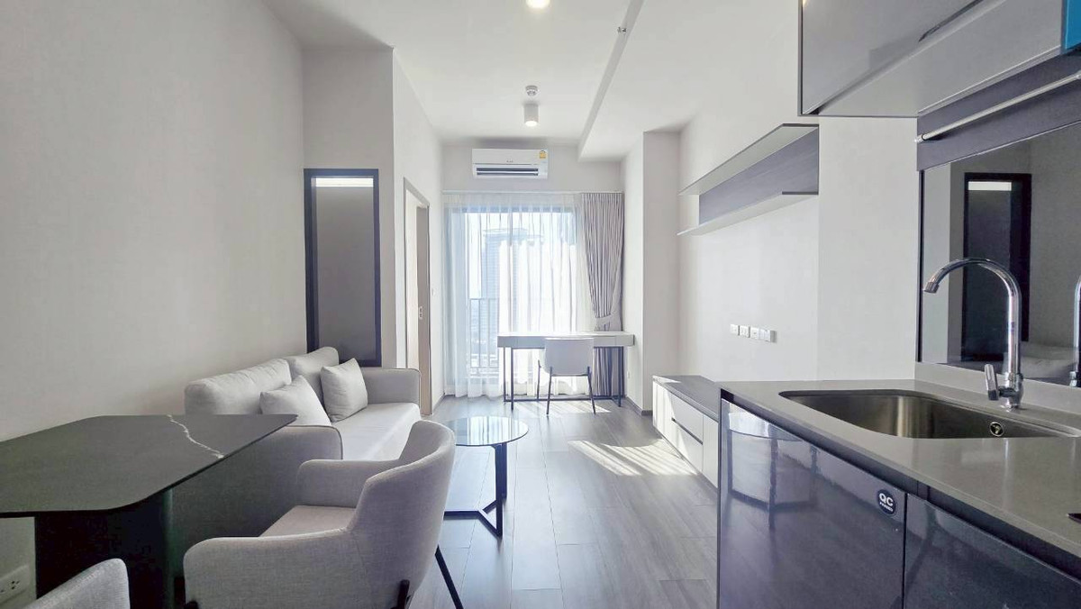 For SaleCondoKhlongtoei, Kluaynamthai : For sale, everything as seen, real room, fully decorated as in the picture, 1 bedroom, 34 sq m., ready to move in, BTS Phra Khanong, 400 meters, next to the main road.