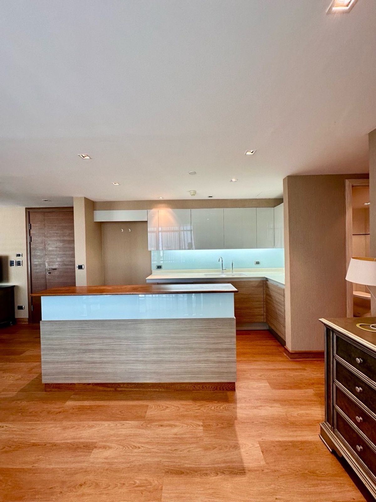 ขายคอนโดอารีย์ อนุสาวรีย์ : Penthouse 2 ยูนิต Combine เข้าด้วยกัน วิวทิศเหนือ + ตะวันออก วิวสวย  4 ห้องนอน ขนาด 294 ตรม.