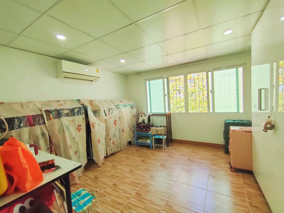 ขายบ้านพระราม 9 เพชรบุรีตัดใหม่ RCA : ขายด่วน!! ราคาดี!! บ้านเดี่ยว 3 ชั้น (รวมดาดฟ้า) หลังมุม เนื้อที่ 57.5 ตรว. หมู่บ้านทวีมิตร ซอย 4 ทำเลทอง ใจกลางเมือง หลังเซ็นทรัลพระราม 9 ใกล้ตึกอสมท. และรถไฟฟ้า MRT พระราม 9