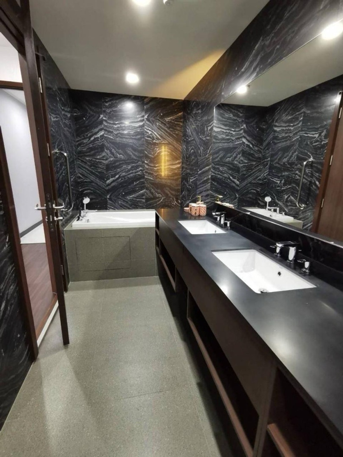 ให้เช่าคอนโดอ่อนนุช อุดมสุข : 🏙 RENT | WHIZDOM INSPIRE Sukhumvit 101✨ ห้องใหญ่พิเศษ 4 ห้องนอน📍 สุขุมวิท 101 กรุงเทพฯ📐 ขนาด 188 ตร.ม.🏢 ชั้น 40+  ทิศใต้ วิวสวย ลมดี🛏 4 Bedrooms🛁 4 Bathrooms🍳 ครัวเปิด💰 ค่าเช่า 180,000 บาท/เดือน