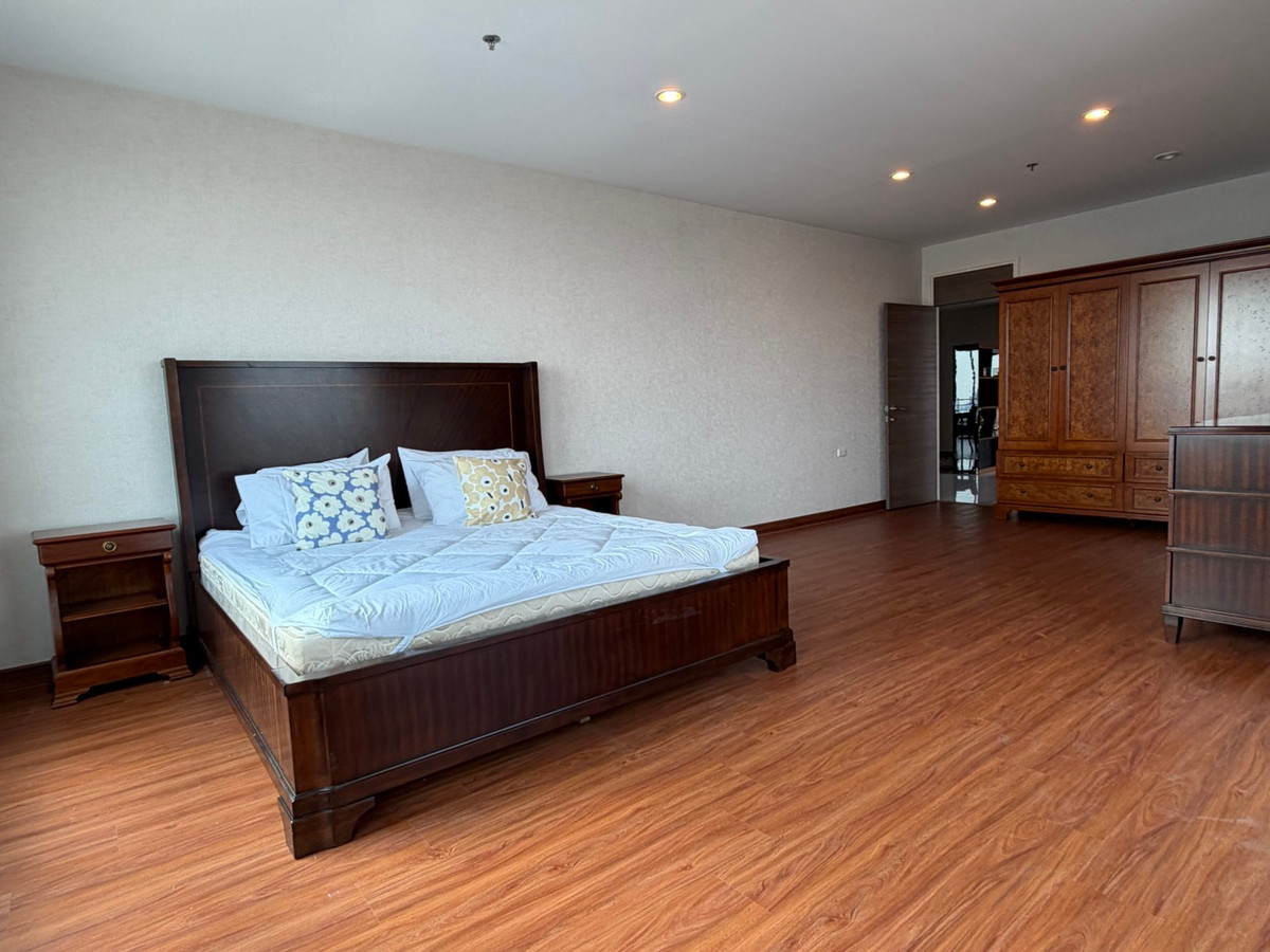 For SaleCondoRama3 (Riverside),Satupadit : For sale/rent Supalai Prima Riva Rama 3 | 3 bedrooms, high floor, river view ________________________________________ Luxury riverfront condo Supalai Prima Riva Rama 3, 42nd floor, area 256 sq m., 3 bedrooms, 5 bathrooms, maids room, panoramic Chao Phraya