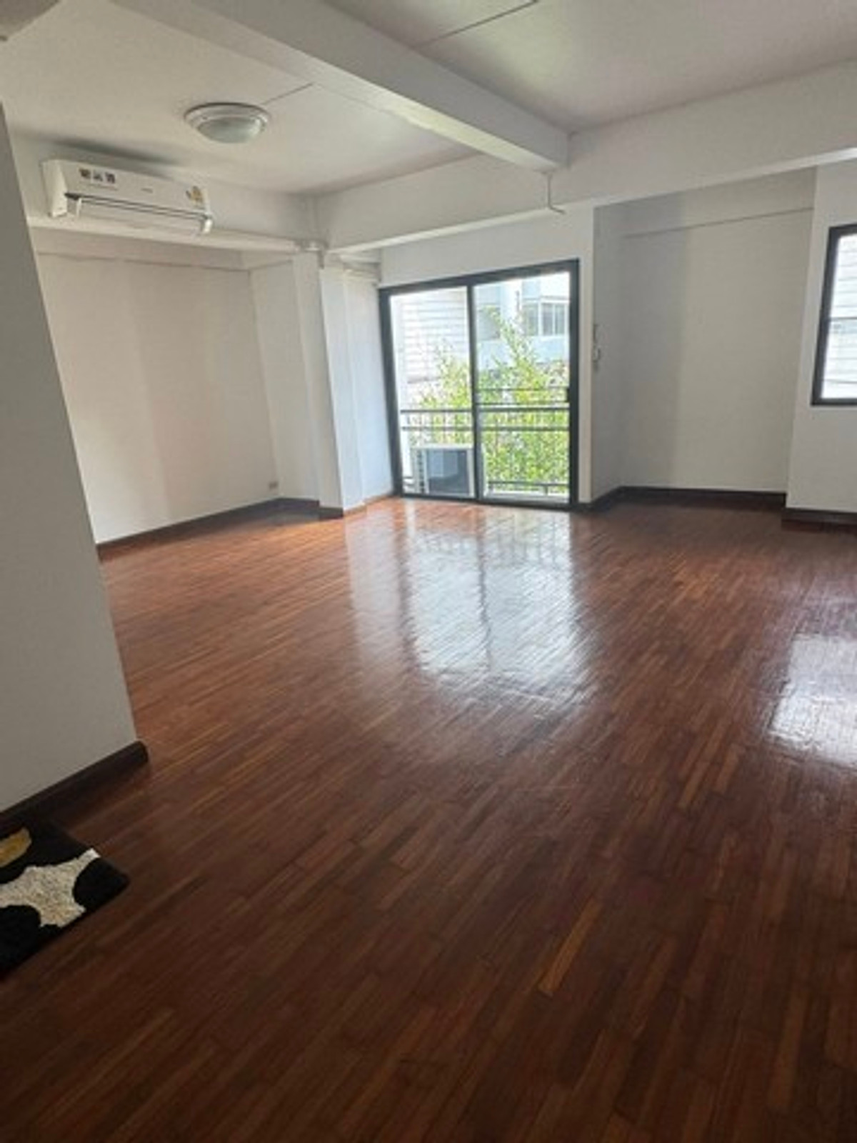 ให้เช่าโฮมออฟฟิศนานา : HR3198PREMIUM RENTAL] Modern Home Office Sukhumvit 4 – Nana Prime Location  Newly Renovated  Steps from BTS and Benjakitti Park