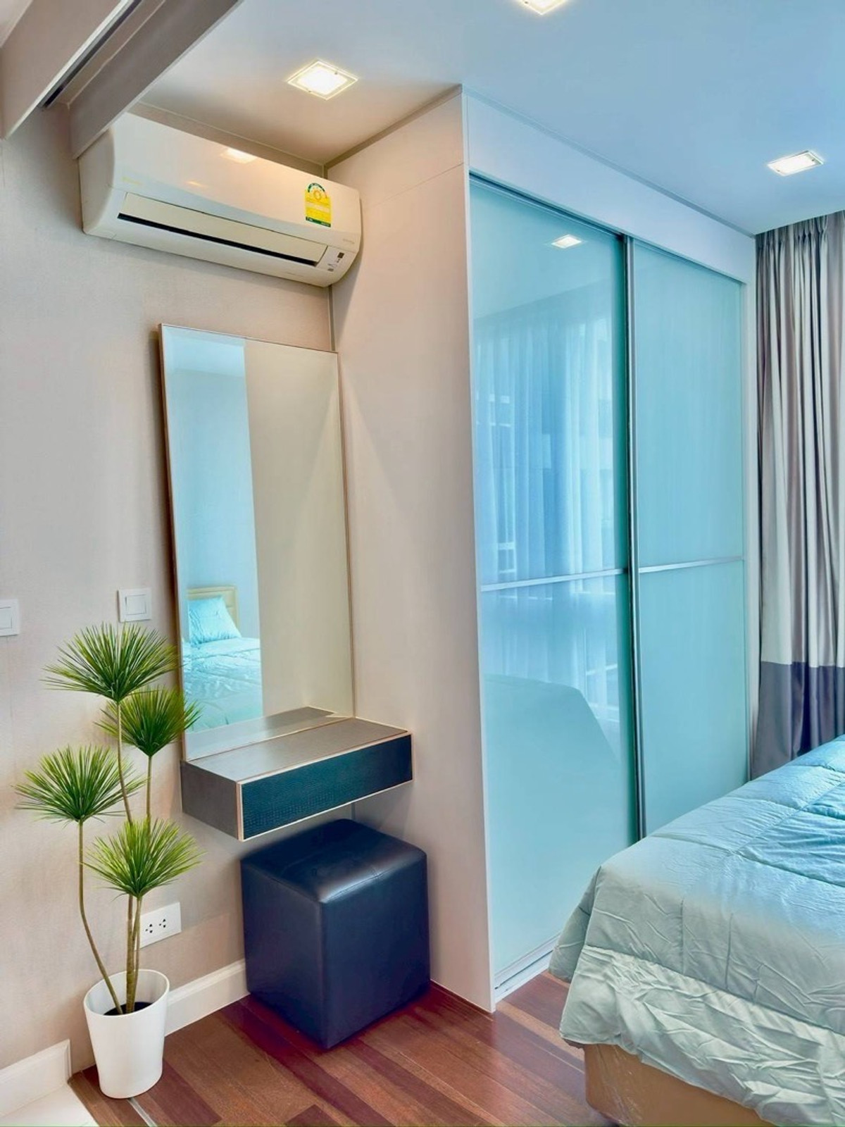 For RentCondoSamut Prakan,Samrong : Condo for rent urgently, The Metropolis Samrong, Building A, 7th floor, city view, pool view, size 35.00 sq m, 1 bedroom, fully furnished, price 13,000 baht.
