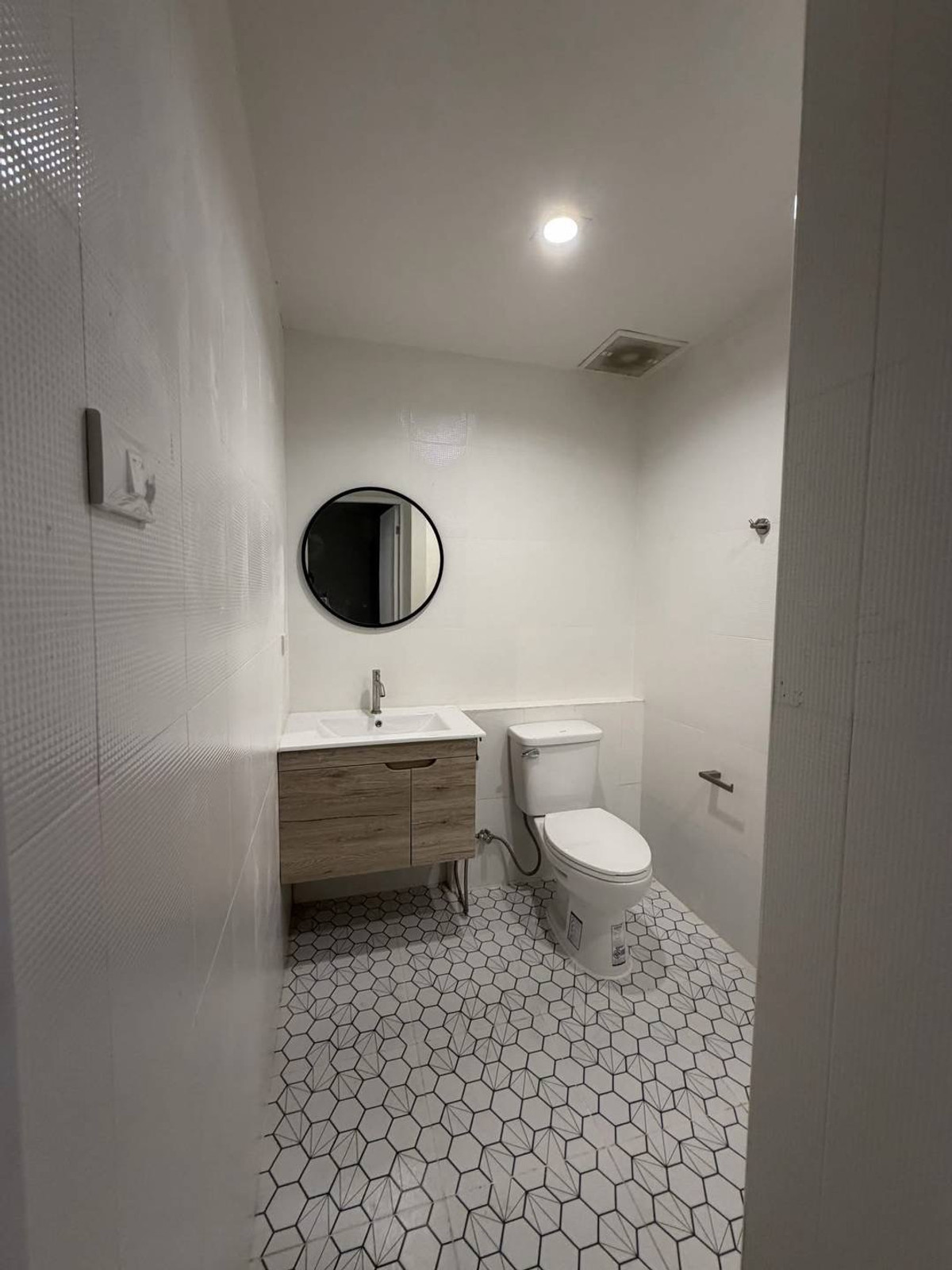 For RentHome OfficeSukhumvit, Asoke, Thonglor : 🌟Home office 5 Bed 4 Bath 400 sq.m., only 100 meters to BTS Phra Khanong, can register a company🌟