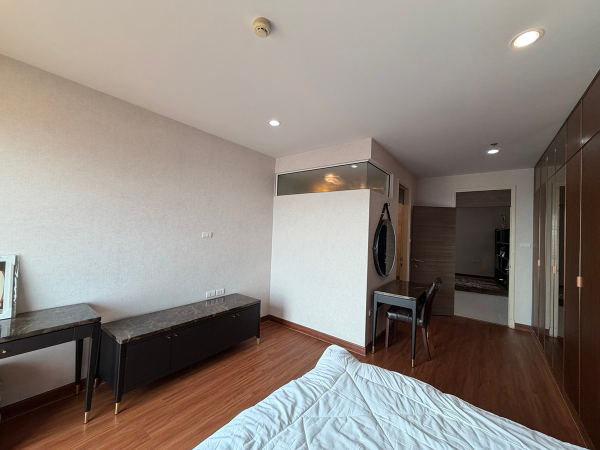 For SaleCondoRama3 (Riverside),Satupadit : For sale/rent Supalai Prima Riva Rama 3 | 3 bedrooms, high floor, river view ________________________________________ Luxury riverfront condo Supalai Prima Riva Rama 3, 42nd floor, area 256 sq m., 3 bedrooms, 5 bathrooms, maids room, panoramic Chao Phraya