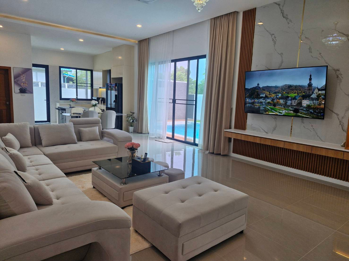 ขายบ้านพัทยา บางแสน ชลบุรี สัตหีบ : Rare Item! บ้านเดี่ยว 92 ตร.วา สระส่วนตัว + จากุซซี่ | ฟังก์ชันครบ | 4 นอน 3 น้ำ | 7.89 ล้าน