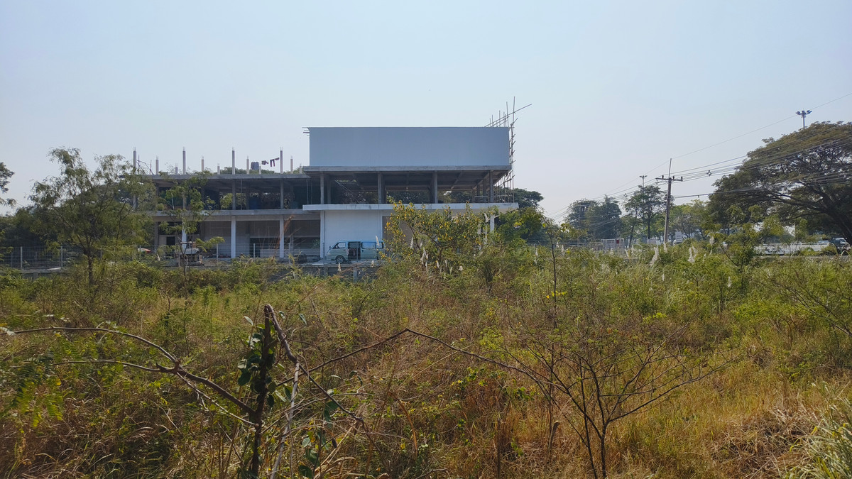 ขายที่ดินอ่างทอง : ขายด่วน ที่ดินทำเลทอง 3 ไร่เศษ ติดถนนสายเอเชีย ใกล้เมืองอ่างทอง