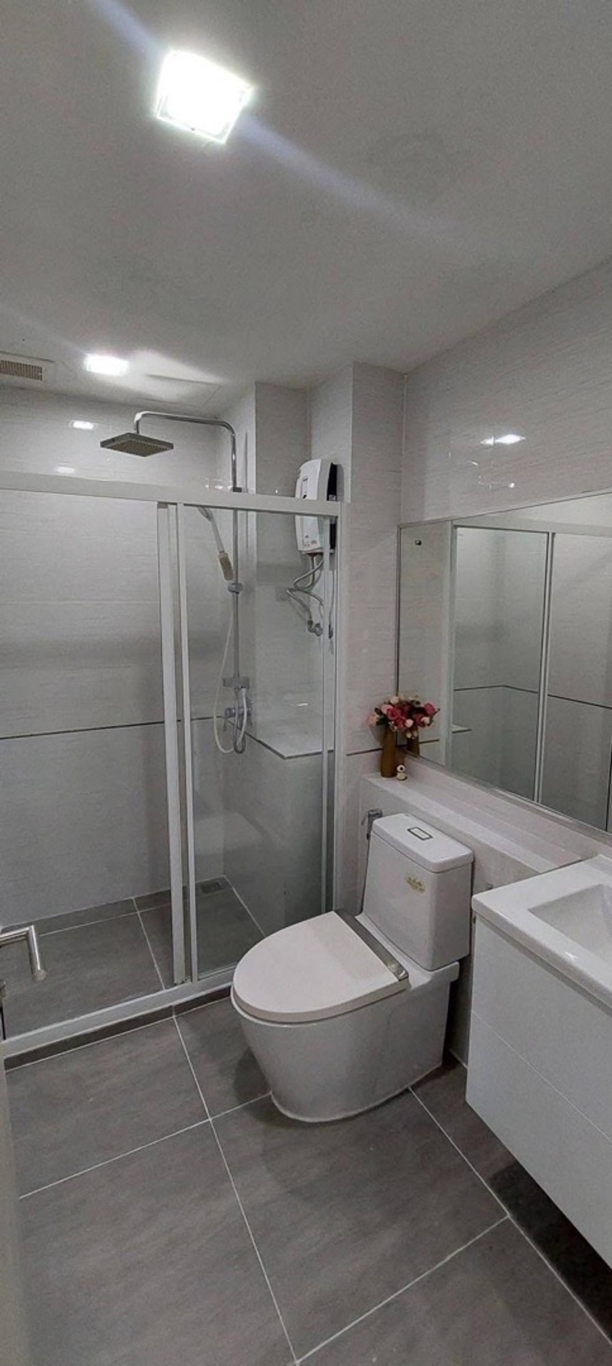 For RentCondoSamut Prakan,Samrong : Urgent rent, Condo The Metropolis Samrong, Building C, 6th floor, city view, size 55.00 sq m, 2 bedrooms, special price 18,000 baht.