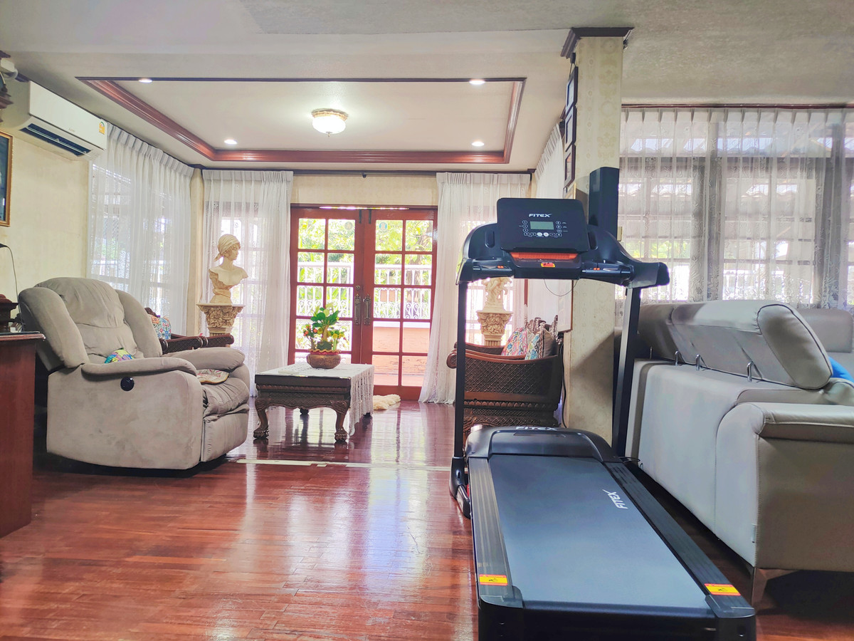 ขายบ้านพระราม 9 เพชรบุรีตัดใหม่ RCA : ขายด่วน!! ราคาดี!! บ้านเดี่ยว 3 ชั้น (รวมดาดฟ้า) หลังมุม เนื้อที่ 57.5 ตรว. หมู่บ้านทวีมิตร ซอย 4 ทำเลทอง ใจกลางเมือง หลังเซ็นทรัลพระราม 9 ใกล้ตึกอสมท. และรถไฟฟ้า MRT พระราม 9