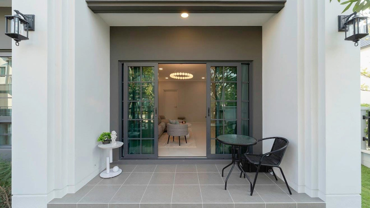 For RentHouseBangna, Bearing, Lasalle : For rent: CENTRO BANGNA, new house, 4 bedrooms.