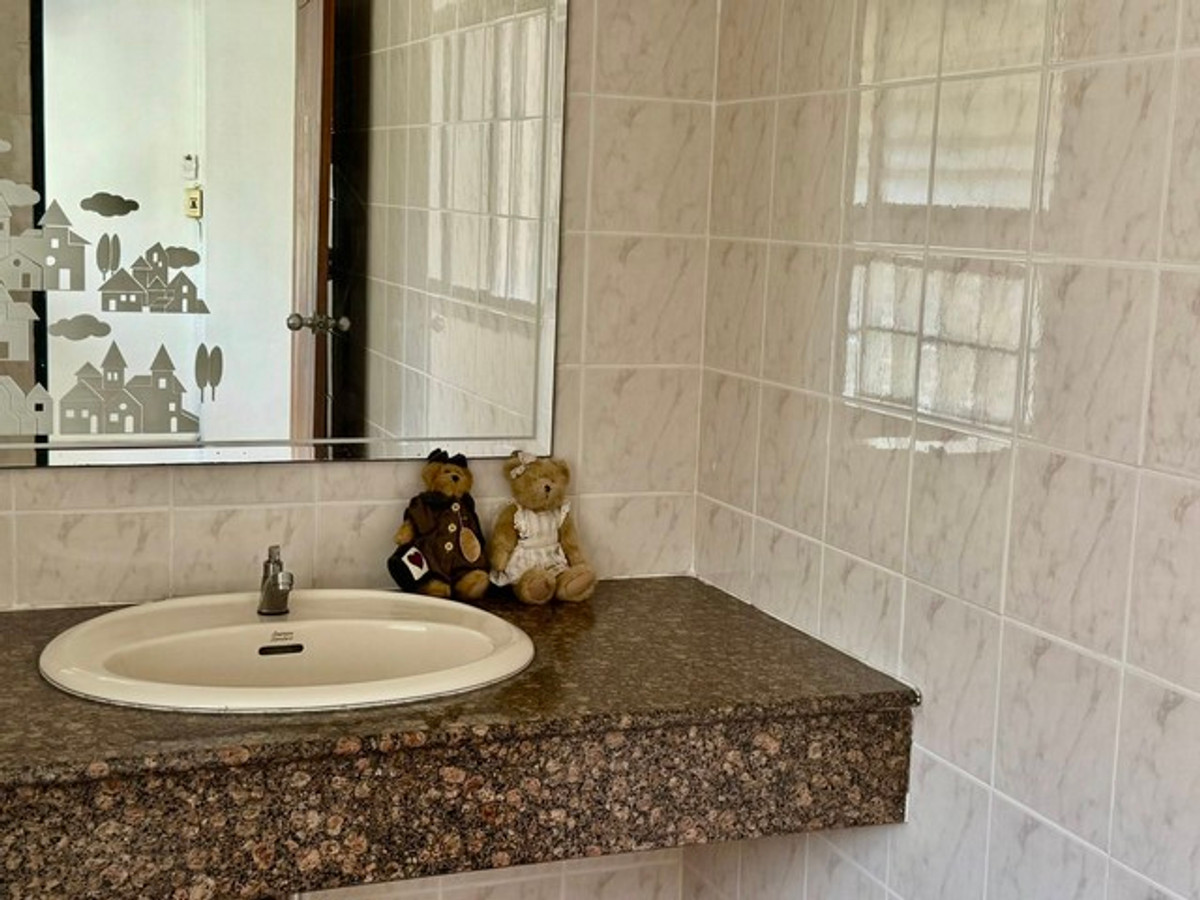 ให้เช่าโฮมออฟฟิศนานา : HR3198PREMIUM RENTAL] Modern Home Office Sukhumvit 4 – Nana Prime Location  Newly Renovated  Steps from BTS and Benjakitti Park