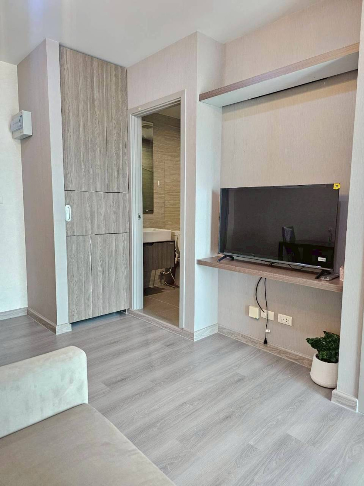 For RentCondoPinklao, Charansanitwong : Condo for rent, The Parkland Charan-Pinklao, next to MRT Bang Yi Khan, newly decorated room, 1 large bedroom, 1 bathroom, 35 sq m., Building A.