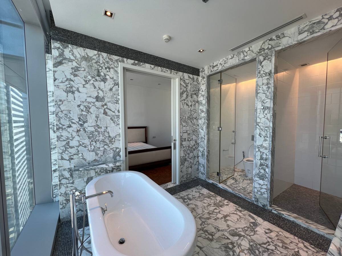 คอนโดสาทร นราธิวาส : 🚨🔥 ขายด่วน | Ritz-Carlton Residences | ห้องมุม 2 นอน | 204 ตร.ม. | ชั้น 34 | 65 ล้าน ALL-IN ⚡ ไม่มีค่าโอน ⚡ ไม่มีภาษี ⚡ ไม่มีค่าใช้จ่ายเพิ่ม | ~320K/ตร.ม. เทียบตลาด 440K/ตร.ม. 💰 ต่ำกว่าตลาด 30% 🏙️