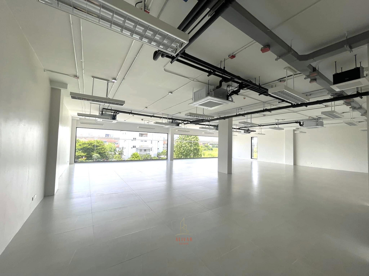 ให้เช่าอาคารพาณิชย์พัฒนาการ ศรีนครินทร์ : RB010026 ให้เช่า อาคารสำนักงานใหม่ 4 ชั้น แบ่งเช่าแยกชั้น พร้อมใช้งาน ย่าน พัฒนาการ เหมาะสำหรับ ออฟฟิศ/ สตูดิโอ/ Showroom/ คลินิก