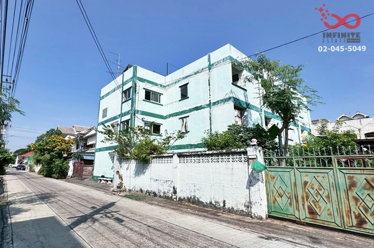 For SaleLadprao, Central Ladprao : 3-story apartment for sale, 94 sq m., Lat Phrao 110, near the BTS, suitable for investment.