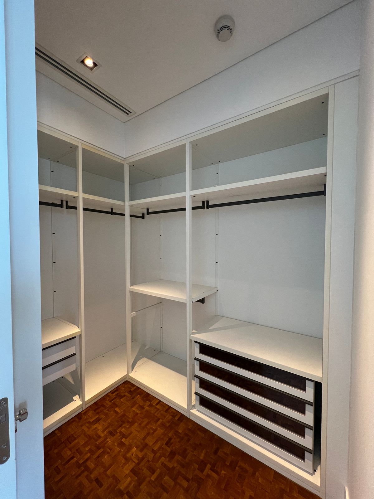 คอนโดสาทร นราธิวาส : 🚨🔥 ขายด่วน | Ritz-Carlton Residences | ห้องมุม 2 นอน | 204 ตร.ม. | ชั้น 34 | 65 ล้าน ALL-IN ⚡ ไม่มีค่าโอน ⚡ ไม่มีภาษี ⚡ ไม่มีค่าใช้จ่ายเพิ่ม | ~320K/ตร.ม. เทียบตลาด 440K/ตร.ม. 💰 ต่ำกว่าตลาด 30% 🏙️