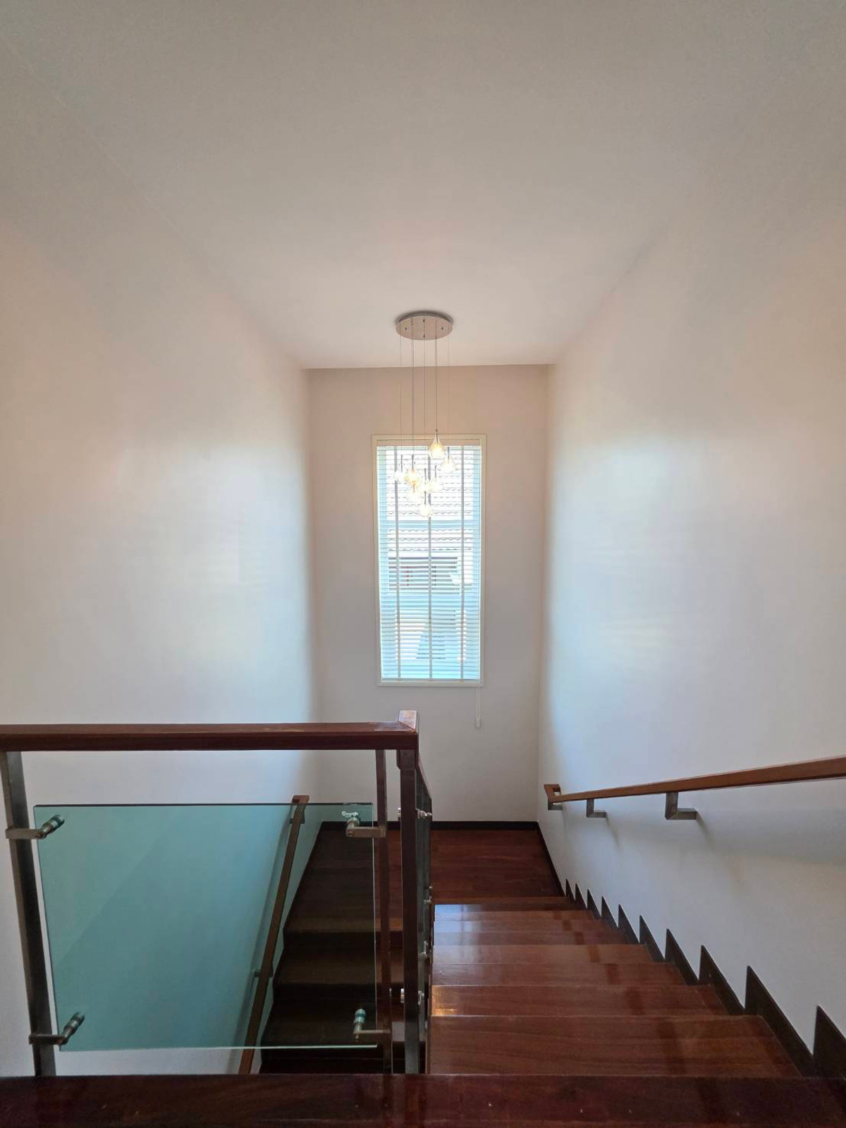 HousePattanakan, Srinakarin : Panya Village Pattanakarn 30: 195.7sqwah 600+sqm. 6bed 4bath Sell: 75,000,000 Rent: 250,000/mth. Am: 0656199198