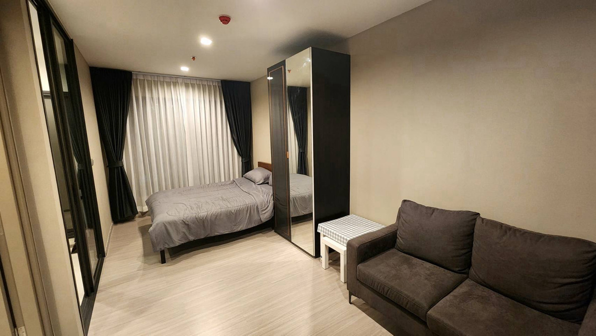 For RentCondoRama9, Petchburi, RCA : Condo for rent Life Asoke Hype