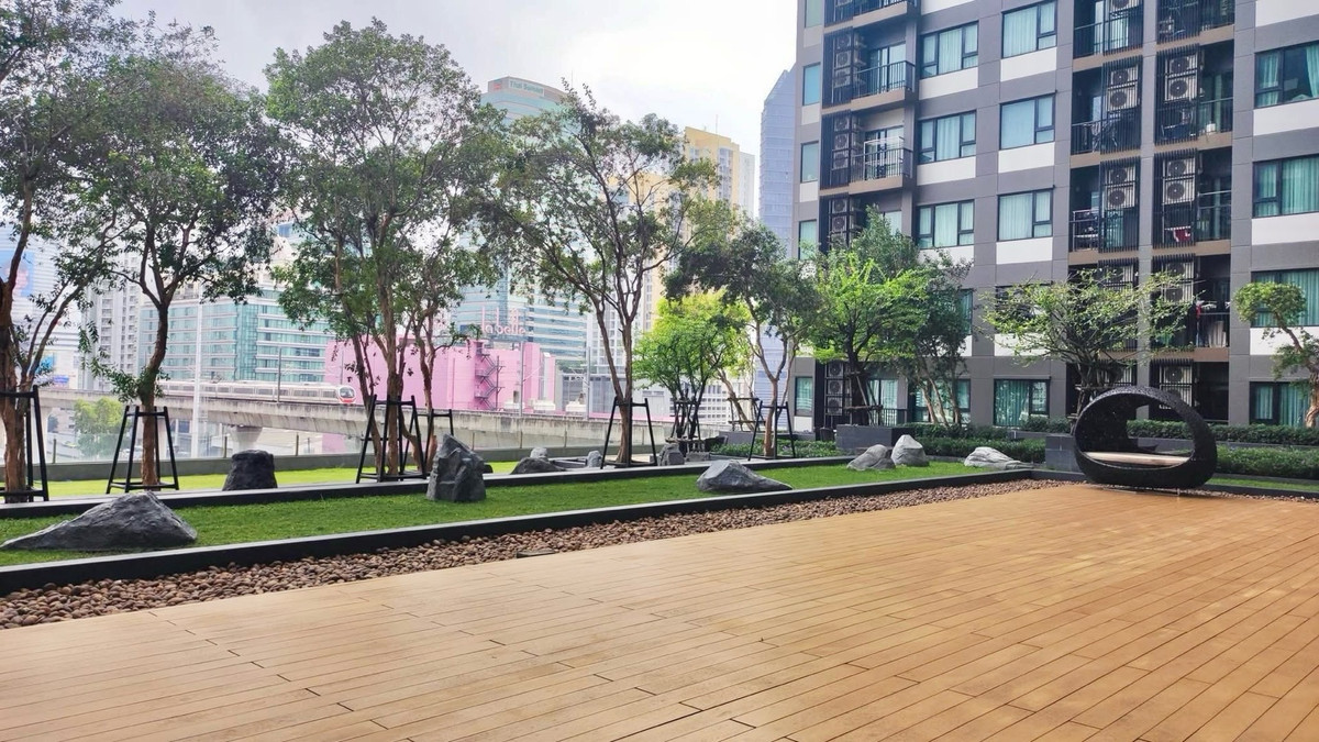 ให้เช่าคอนโดพระราม 9 เพชรบุรีตัดใหม่ RCA : 📍โครงการ : Life Asoke (ไลฟ์ อโศก)🚝 ใกล้ : MRT เพชรบุรี | Airport Rail Link มักกะสัน💵 ราคาเช่า : 17,000 บาท / เดือน