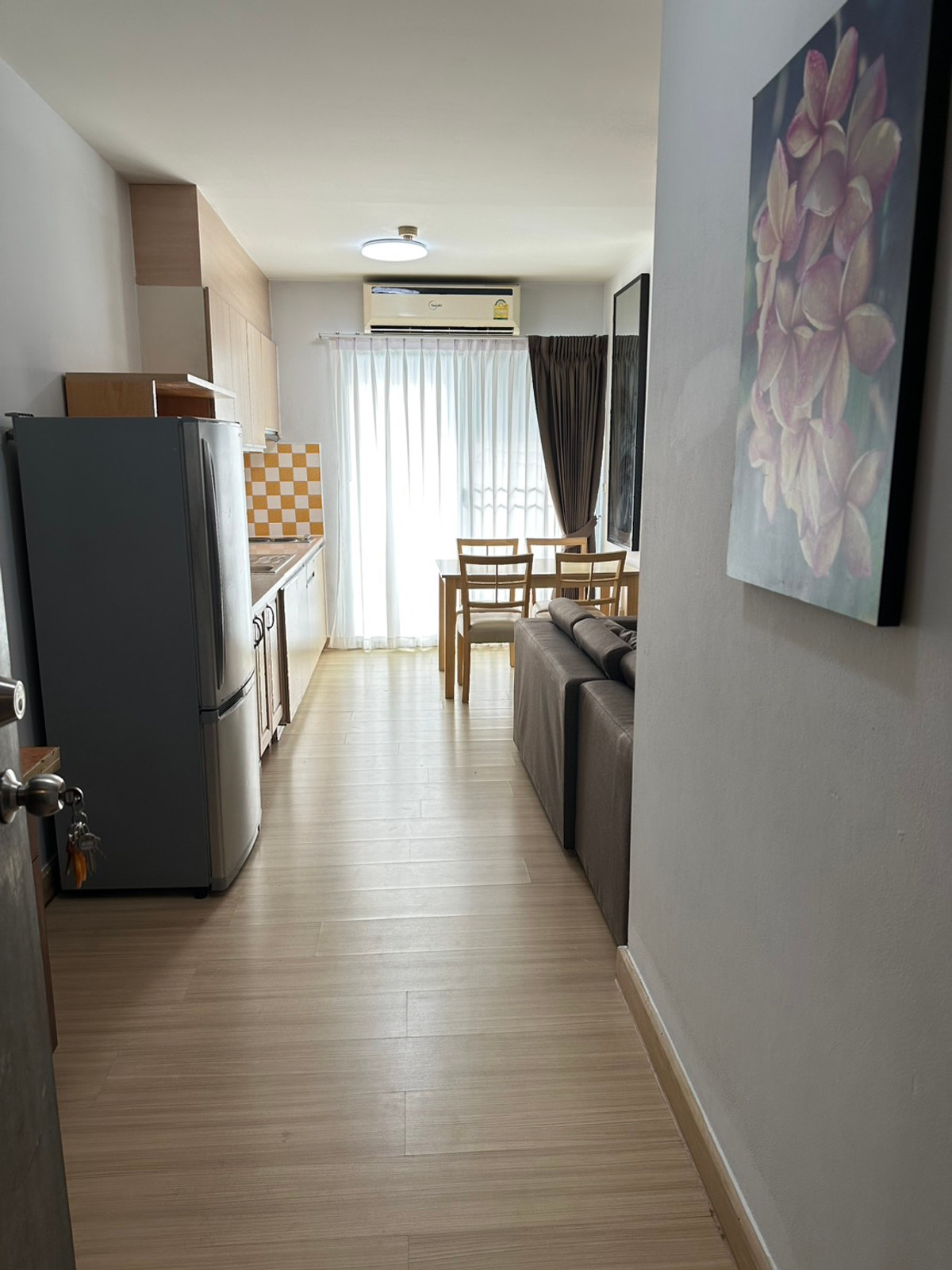 ให้เช่าคอนโดพัฒนาการ ศรีนครินทร์ : ห้องปรับปรุงใหม่ พร้อมเฟอร์ฯ วิวสระว่ายน้ำ ชั้น 5