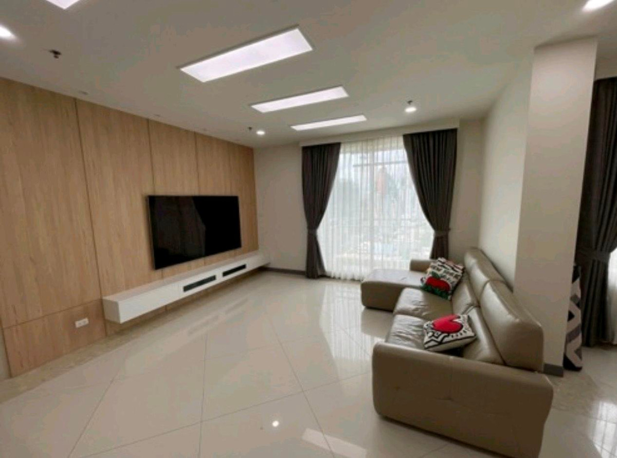 For RentCondoSathorn, Narathiwat : for rent The Empire place 3 bedroom 3bathroom 183sqm rent fee 120,000 per month rainy0818895470 whatapp