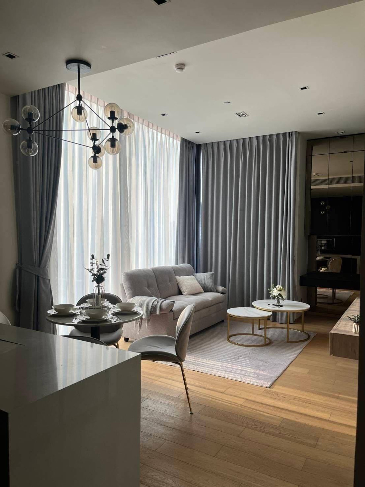 ให้เช่าคอนโดวิทยุ ชิดลม หลังสวน : 28 Chidlom for rent 72 sqm 2 beds 2 baths 90,000 per month 