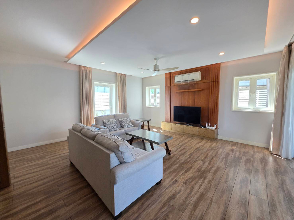 HousePattanakan, Srinakarin : Panya Village Pattanakarn 30: 195.7sqwah 600+sqm. 6bed 4bath Sell: 75,000,000 Rent: 250,000/mth. Am: 0656199198