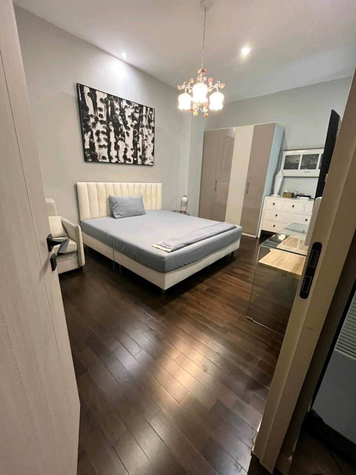 For RentHouseYothinpattana,CDC : Luxury three-storey pool villa with a private lift, fully furnished and ready to move in