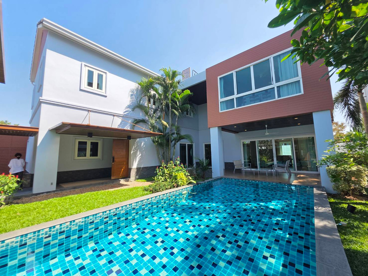 HousePattanakan, Srinakarin : Panya Village Pattanakarn 30: 195.7sqwah 600+sqm. 6bed 4bath Sell: 75,000,000 Rent: 250,000/mth. Am: 0656199198