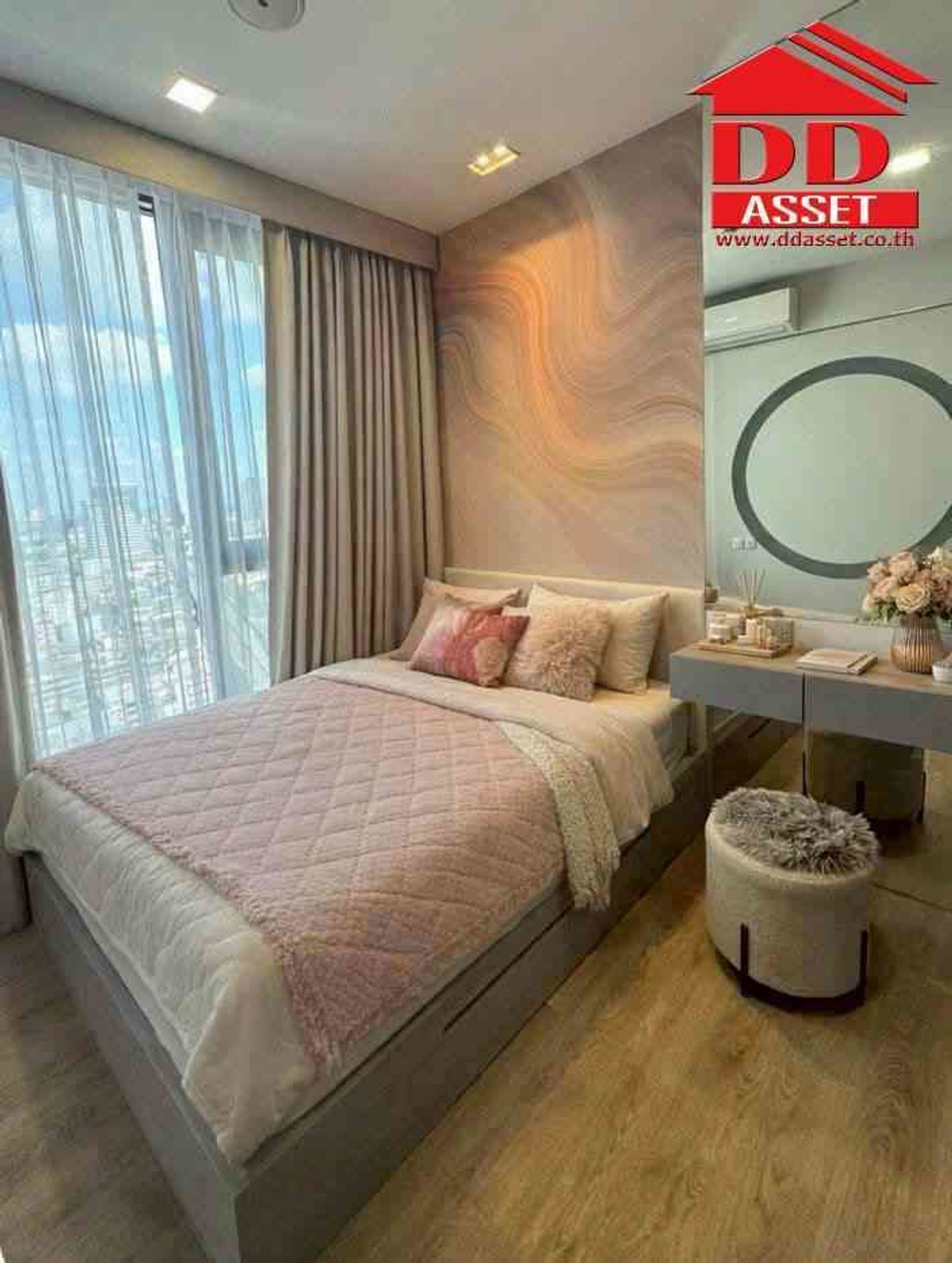 For RentCondoRamkhamhaeng, Hua Mak : For Rent Modiz Rhyme Ramkhamhaeng (Modiz Rhyme Ramkhamhaeng) Condo in the heart of Ramkhamhaeng. Near the BTS and pier. Code: C8404