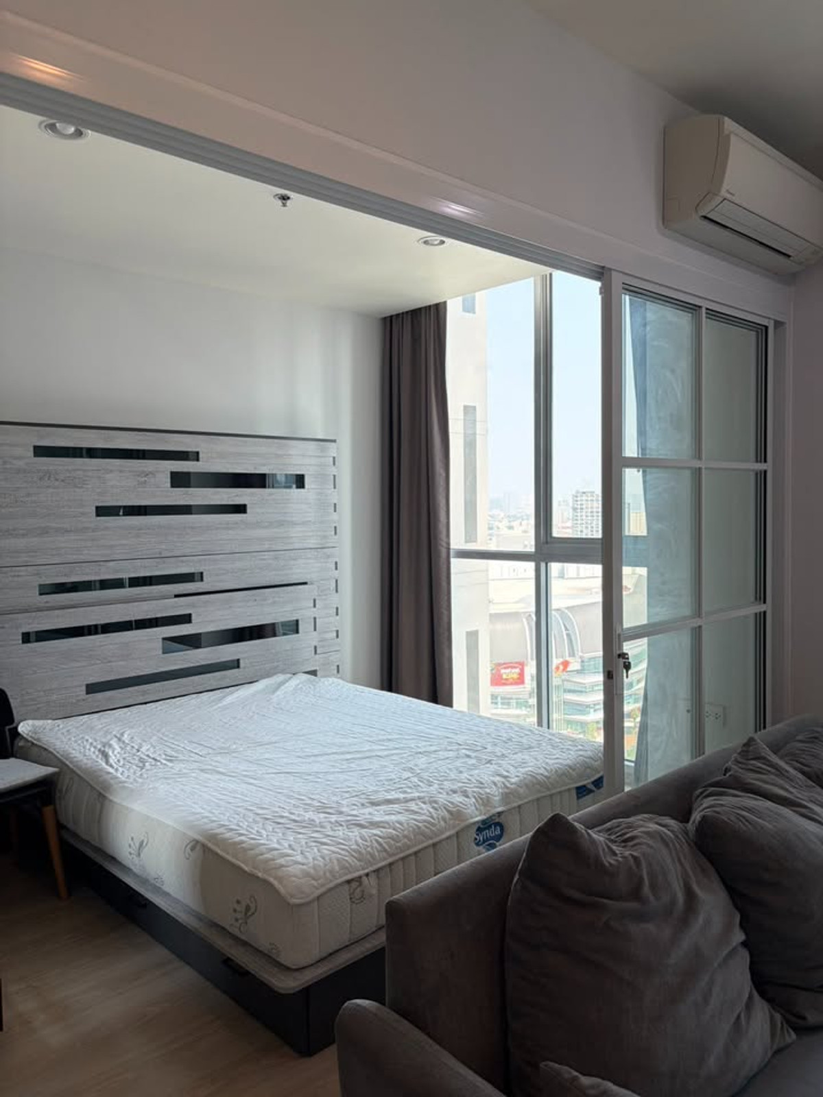 For RentCondoRatchadapisek, Huaikwang, Suttisan : 📍 For rent! Noble Revolve Ratchada 1 | Near MRT Cultural Center 80 m. | High room, open view, ready to move in.