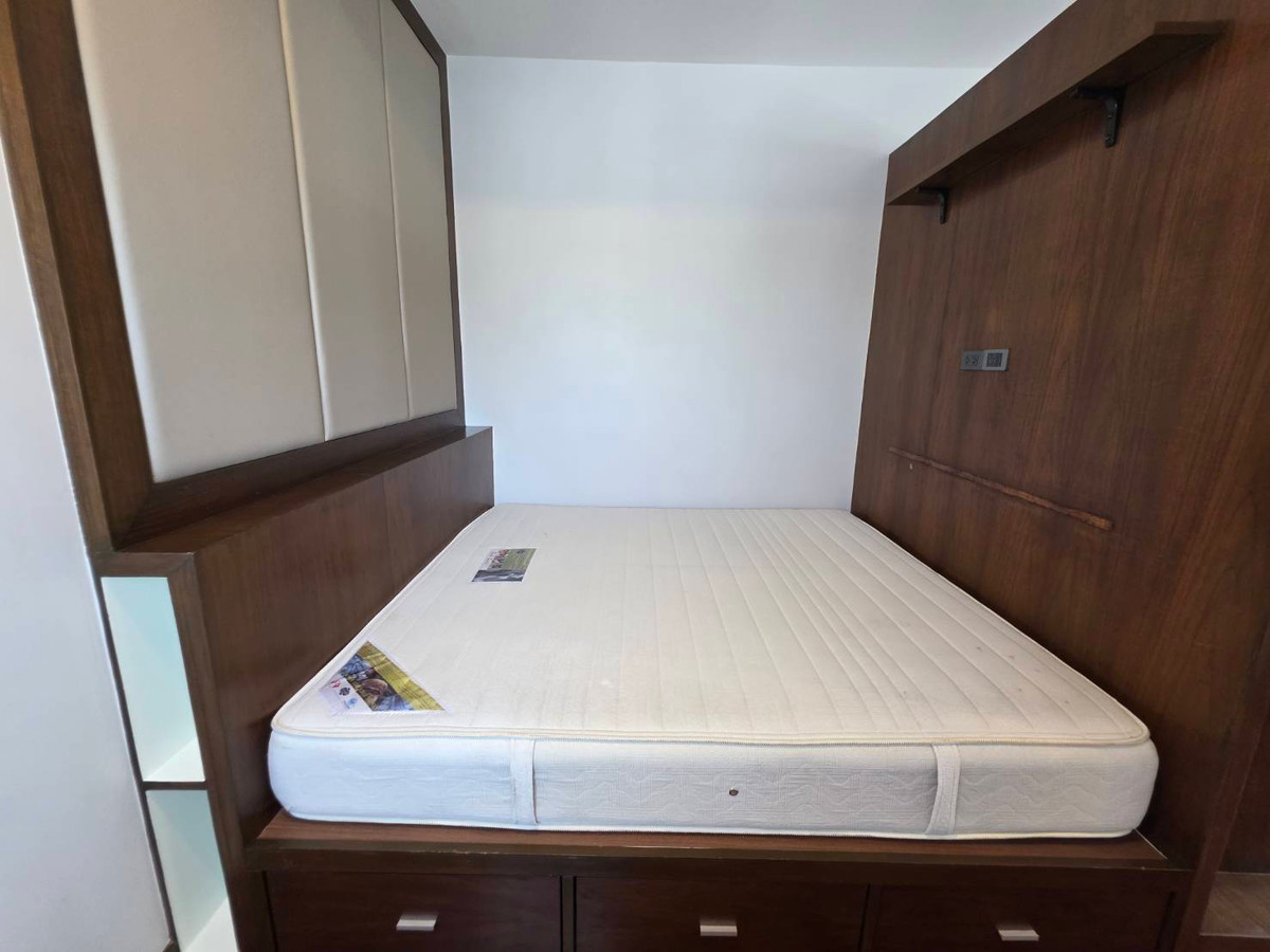 HousePattanakan, Srinakarin : Panya Village Pattanakarn 30: 195.7sqwah 600+sqm. 6bed 4bath Sell: 75,000,000 Rent: 250,000/mth. Am: 0656199198