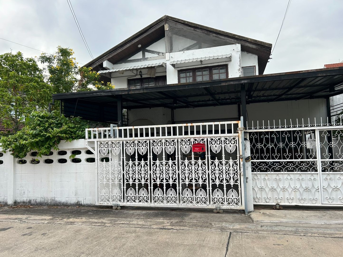 For RentHouseKasetsart, Ratchayothin : Single house for rent, Amornphan Village, Senanikom 1, 90 sq m., near Major Ratchayothin 064-974-2441