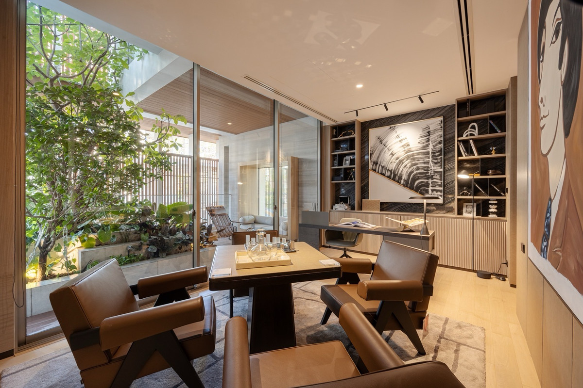 For SaleHouseAri,Anusaowaree : 🔥Last house in the project🔥 Sample house, decorated and ready to move in, size 550 Sq.m, 5 bedrooms, 4 bathrooms, special price 95 million baht, make an appointment to view the project 086-795-9997 (Jimmy)