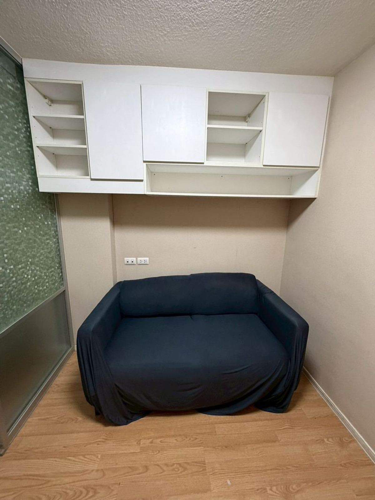 ให้เช่าคอนโดลาดกระบัง สุวรรณภูมิ : #ให้เช่าห้องราคาถูก 6500 บาท #24ตรม คอนโด LPN ลุมพินี อ่อนนุช-ลาดกระบัง 1 ใกล้ Airport Link และสนามบินสุวรรณภูมิ ตั้งอยู่ริมถนนอ่อนนุช-ลาดกระบัง ติดถนนใหญ่ ตรงข้ามตลาดวัดลานบุญ #เครื่องใช้ไฟฟ้าครบ #ใกล้สุวรรณภูมิ #วิวสวนโล่งโปร่ง