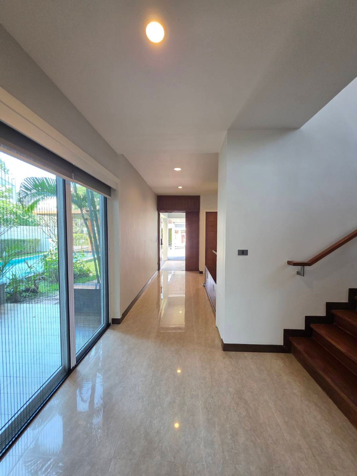 HousePattanakan, Srinakarin : Panya Village Pattanakarn 30: 195.7sqwah 600+sqm. 6bed 4bath Sell: 75,000,000 Rent: 250,000/mth. Am: 0656199198