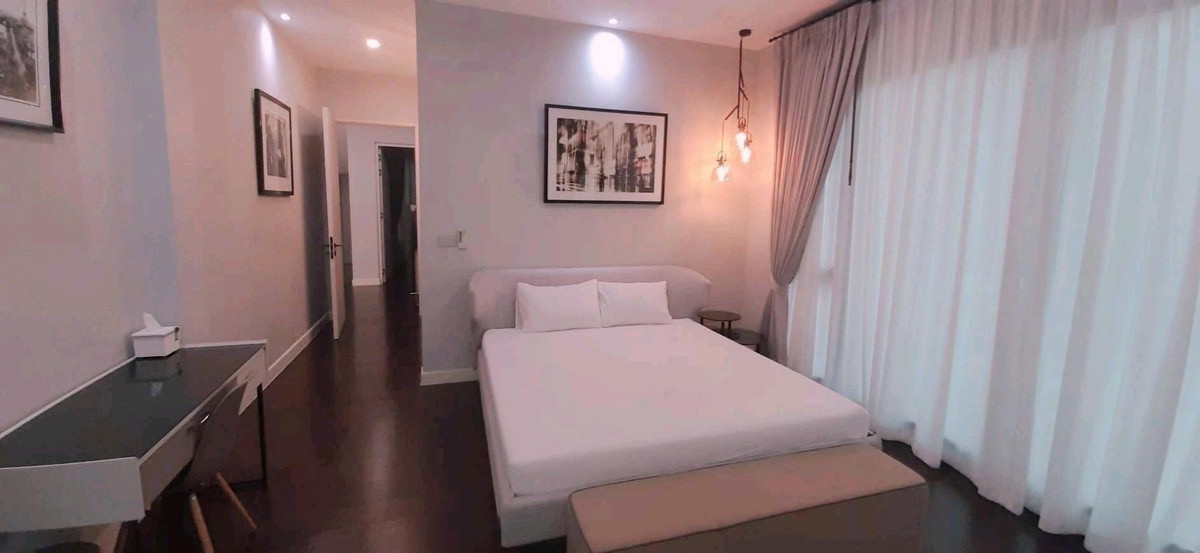 For RentHouseYothinpattana,CDC : Luxury three-storey pool villa with a private lift, fully furnished and ready to move in