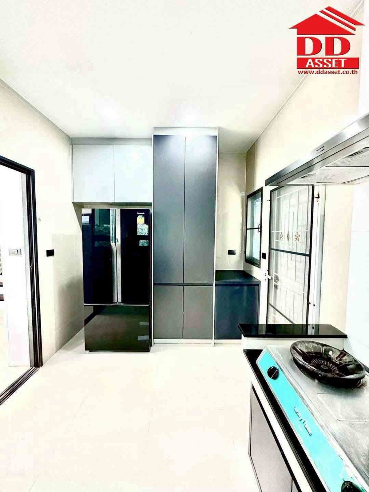 For RentHousePattanakan, Srinakarin : For Rent Setthasiri Krungthep Kreetha 2 near Brighton College International School Code: H8171