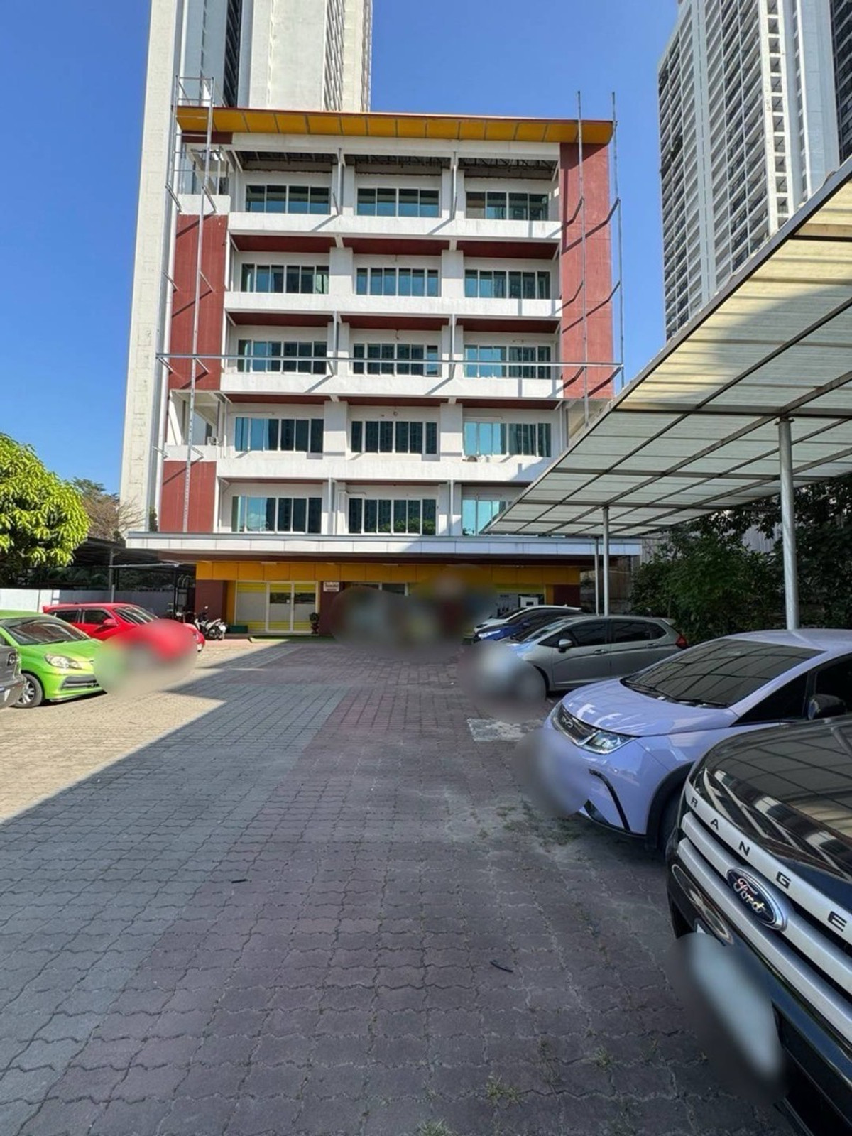 For RentOfficeBangna, Bearing, Lasalle : Business opportunity @ Bangna for rent, 6-story detached building, has elevator, parking for 10 cars, has construction permit. Engineer standard, suitable for clinics / hospitals / Saha clinics and hospitals.