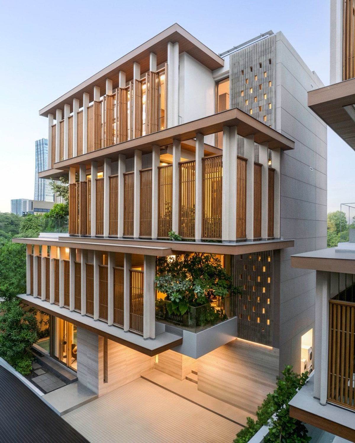 For SaleHouseAri,Anusaowaree : 🔥Last house in the project🔥 Sample house, decorated and ready to move in, size 550 Sq.m, 5 bedrooms, 4 bathrooms, special price 95 million baht, make an appointment to view the project 086-795-9997 (Jimmy)